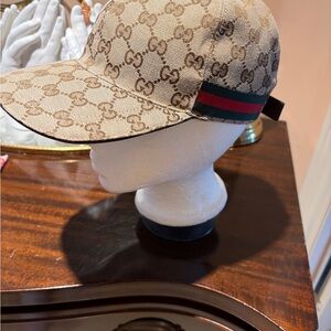 Gucci women’s Tan GG Pattern Cap with Green and Red Stripe